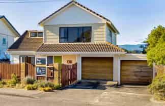 12 Moana Street, Otaki Beach