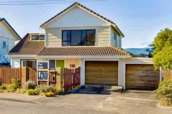 12 Moana Street, Otaki Beach