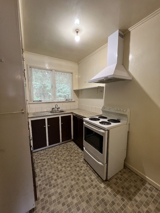 Tidy 2 Bedroom Unit with Off Street Car Park in Central Location - Mehr