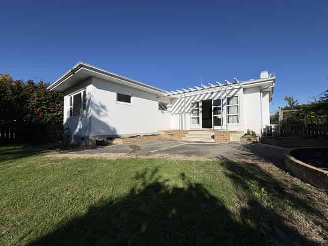 17 Howard Road, Taradale
