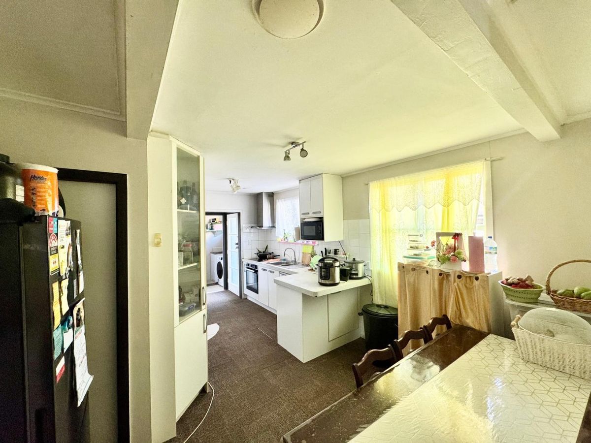Spacious 3-Bedroom Family Home in Desirable Titirangi, Auckland - Ansicht 2