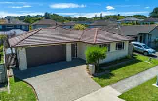 74 Baverstock Road, Flat Bush