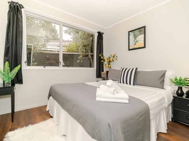 6 Cherry Tree Place, Massey