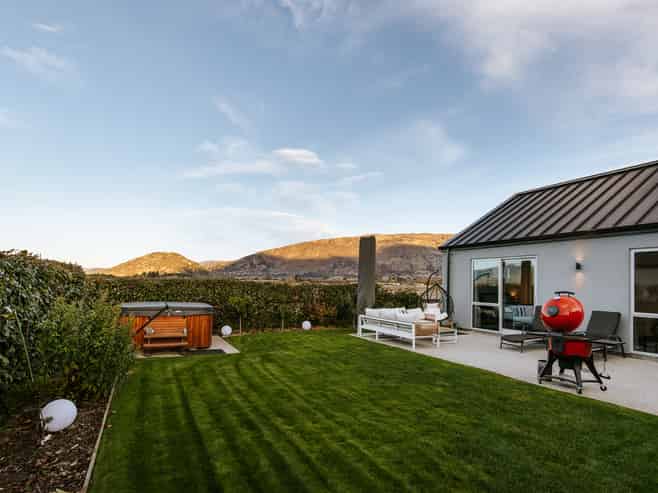 8 McDonald Street, Wanaka
