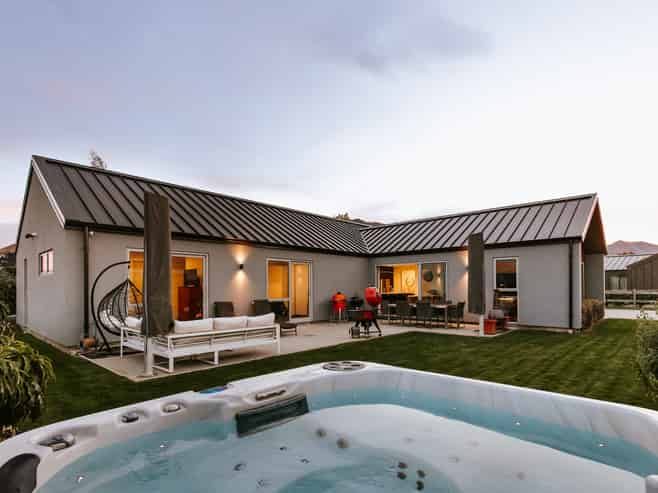 8 McDonald Street, Wanaka