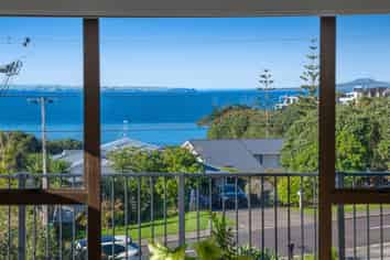 64 Shakespear Road, Army Bay