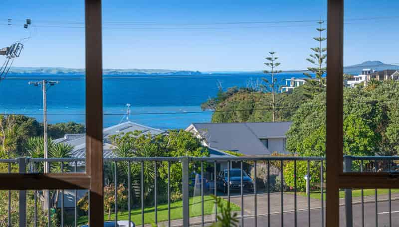 64 Shakespear Road, Army Bay