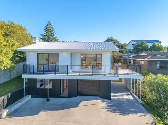 64 Shakespear Road, Army Bay