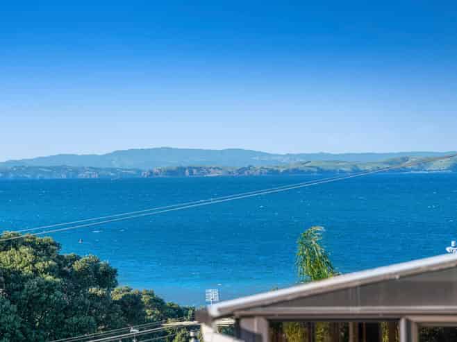 64 Shakespear Road, Army Bay