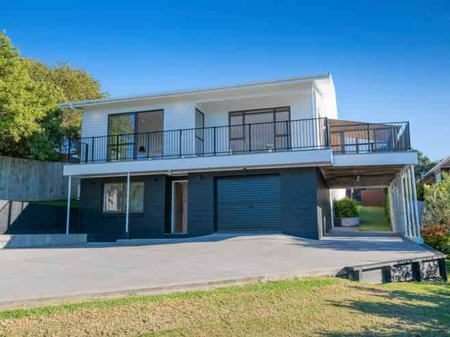 64 Shakespear Road, Army Bay