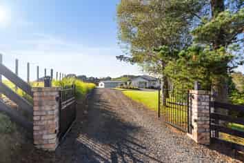 102E McGregor Road, Clevedon