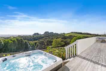 102E McGregor Road, Clevedon