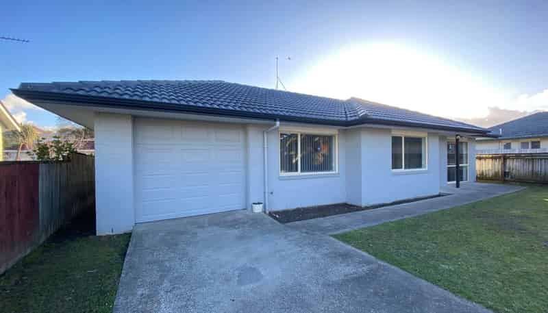 66 Robert Skelton Place, Clendon Park