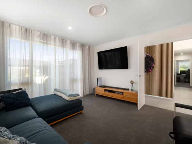 5 Laguna Place, Matakatia