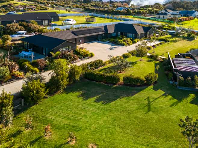 5 Laguna Place, Matakatia