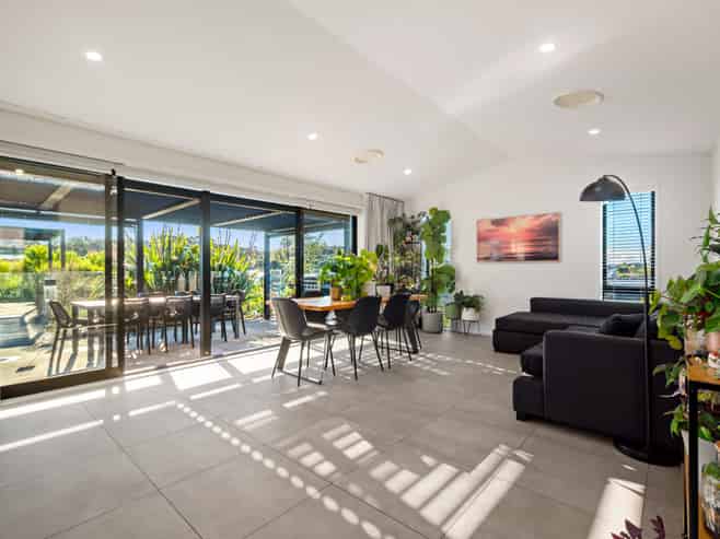 5 Laguna Place, Matakatia