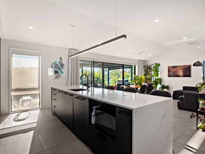 5 Laguna Place, Matakatia