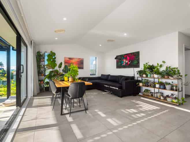 5 Laguna Place, Matakatia