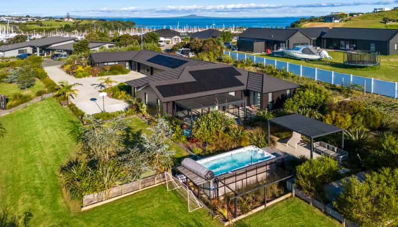 5 Laguna Place, Matakatia