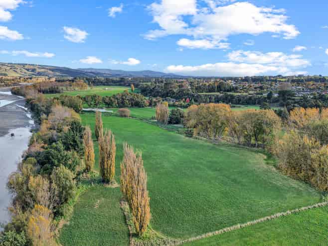 25 River Road, Ashhurst