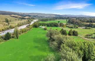 25 River Road, Ashhurst
