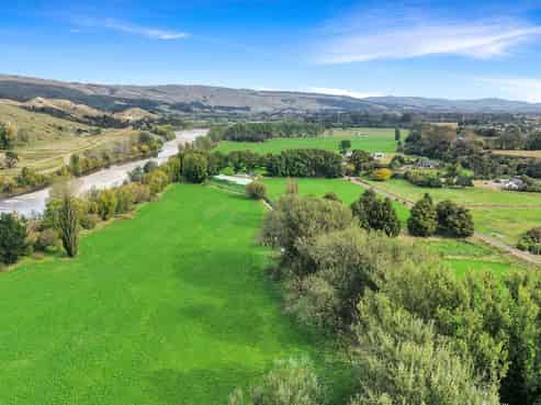 25 River Road, Ashhurst