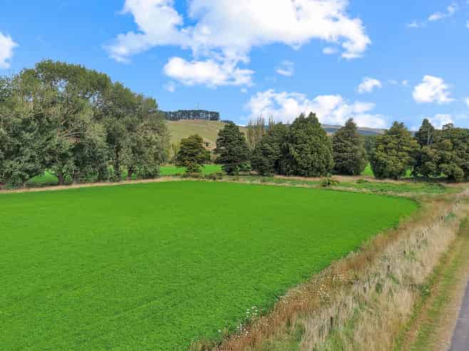 25 River Road, Ashhurst