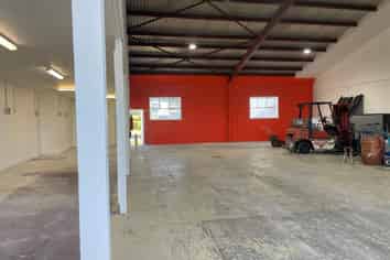 Versatile Industrial Premises with Yard