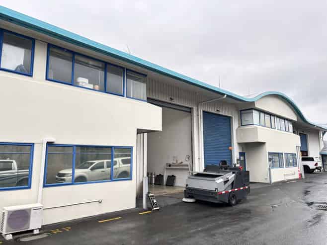 Tidy Newton Street warehouse / office
