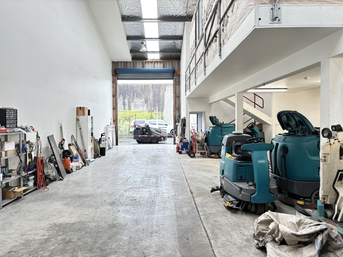 Tidy Newton Street warehouse / office - Mehr