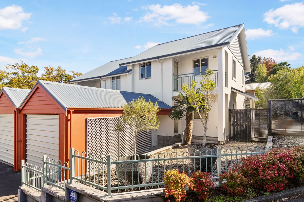 4 bedroom home in Henderson!, Henderson