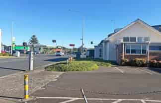 MODERN GROUND FLOOR OFFICE OR MEDICAL - TAKAPUNA
