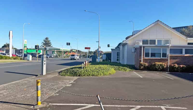 37 Taharoto Road, Takapuna
