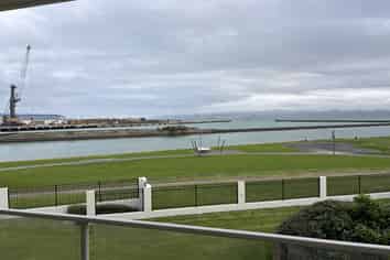 9/100 Customhouse Street , Gisborne