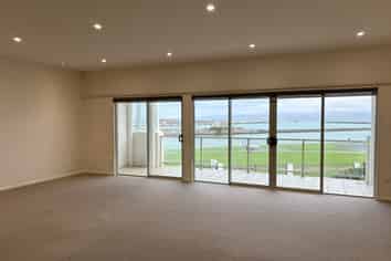 9/100 Customhouse Street , Gisborne