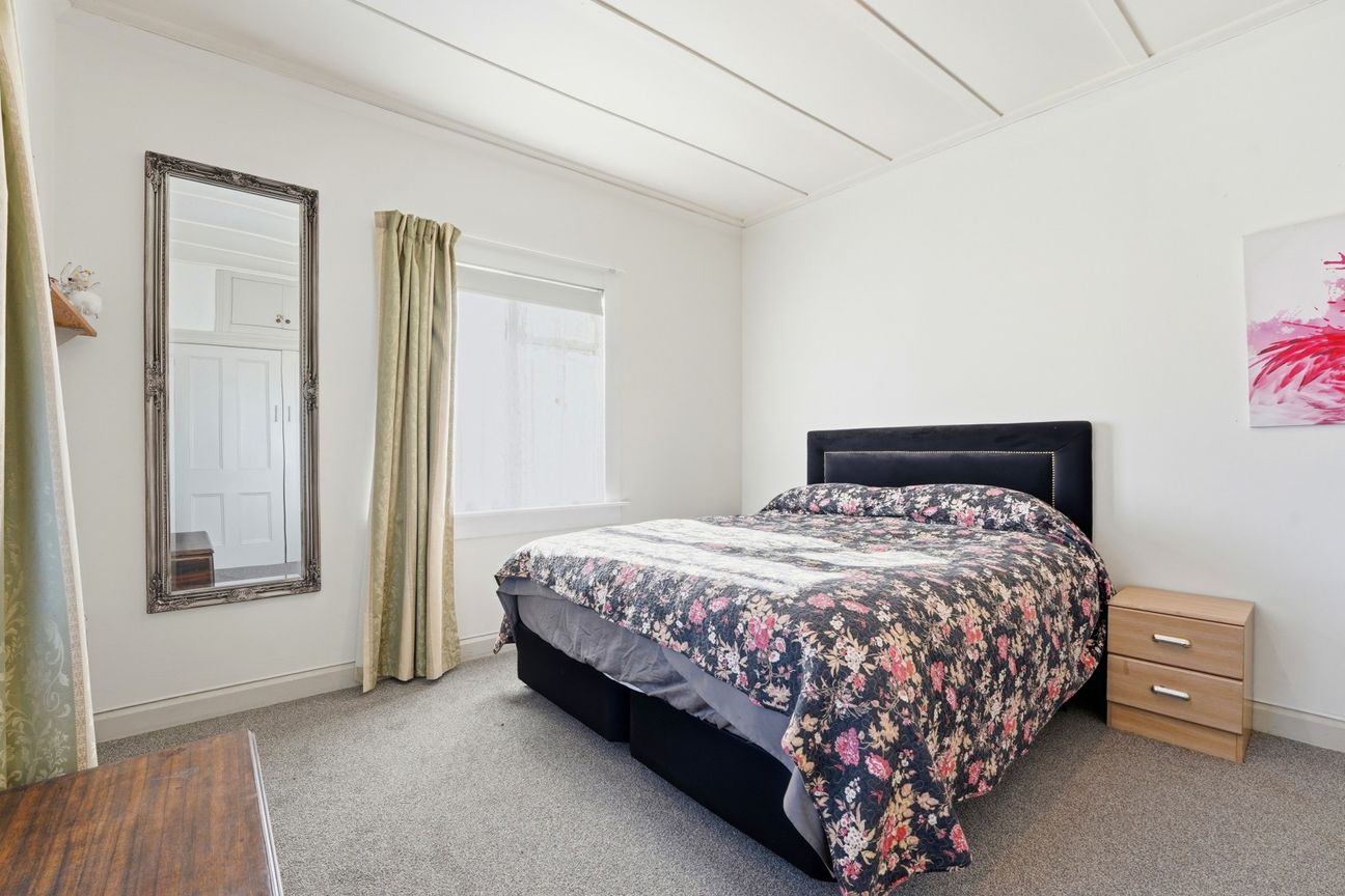 A beauty on Bignell - Vista 6