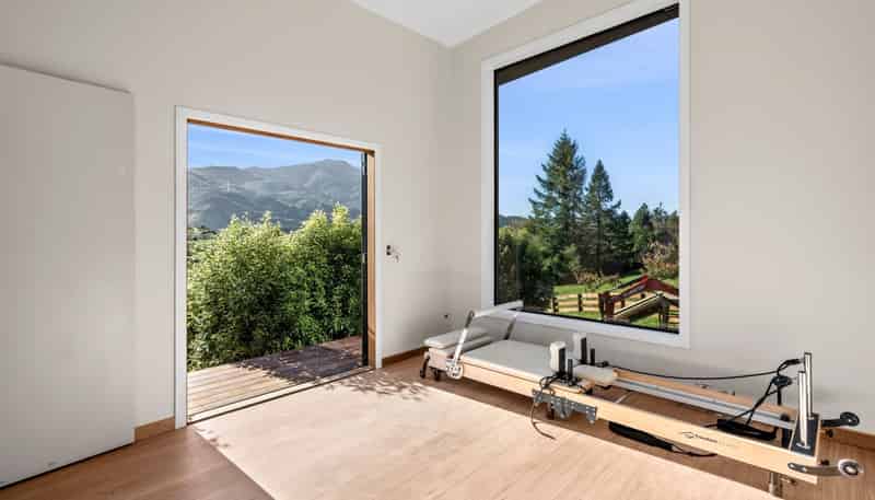 792 Hira Road, Hira