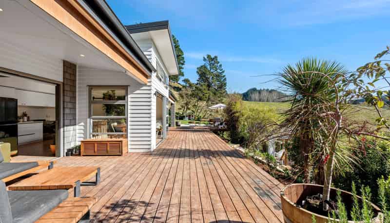 792 Hira Road, Hira