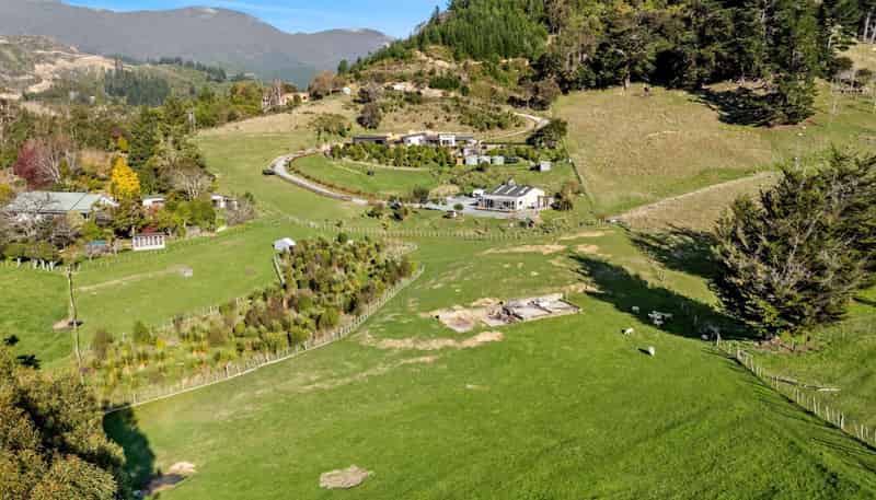 792 Hira Road, Hira
