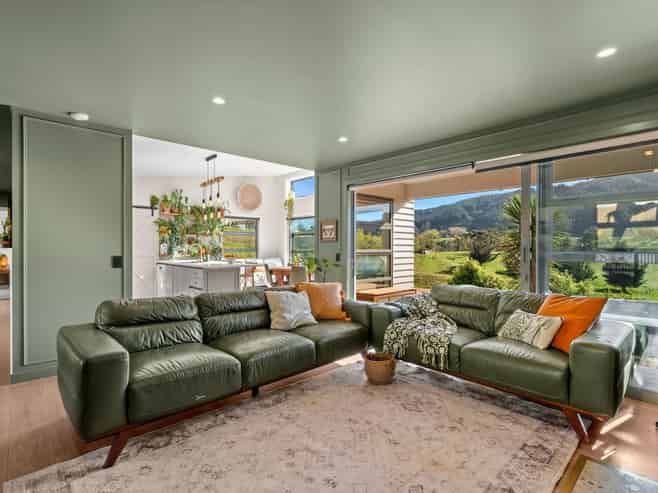 792 Hira Road, Hira