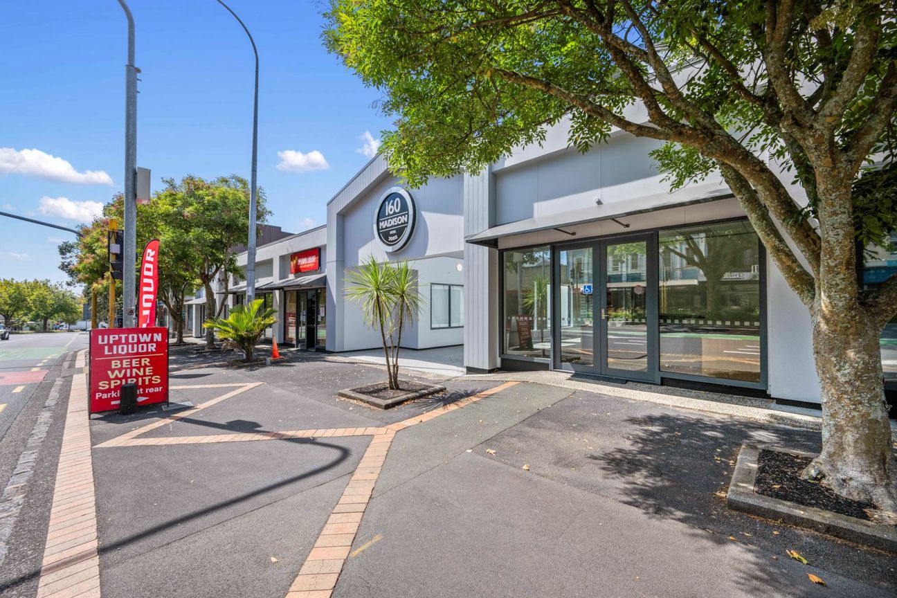 HIGH PROFILE RETAIL/OFFICE UNIT WITH CAR PARKS - Widok 3
