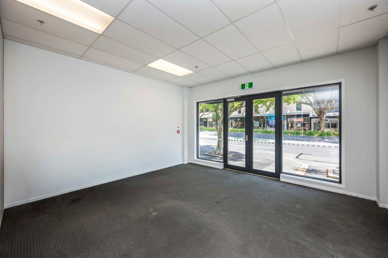 HIGH PROFILE RETAIL/OFFICE UNIT WITH CAR PARKS - Widok 5