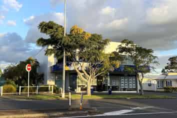 SUBURBAN OFFICES WITH GREAT PARKING

