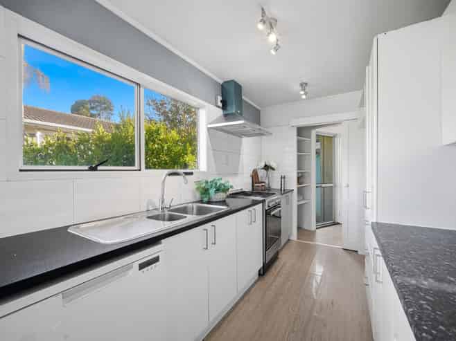 10 Celeste Place, Totara Vale