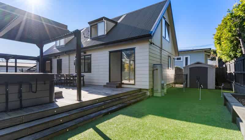 5B The Drive, Epsom