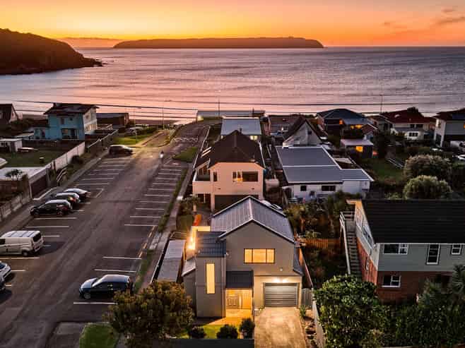 2 Toms Road, Porirua