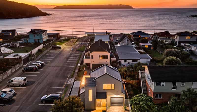 2 Toms Road, Porirua