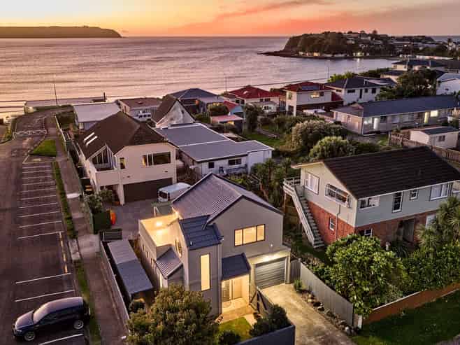 2 Toms Road, Porirua