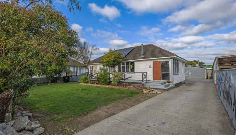 10 Bristol Crescent, Roslyn