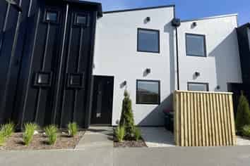 2/9 Marcroft St, Woolston